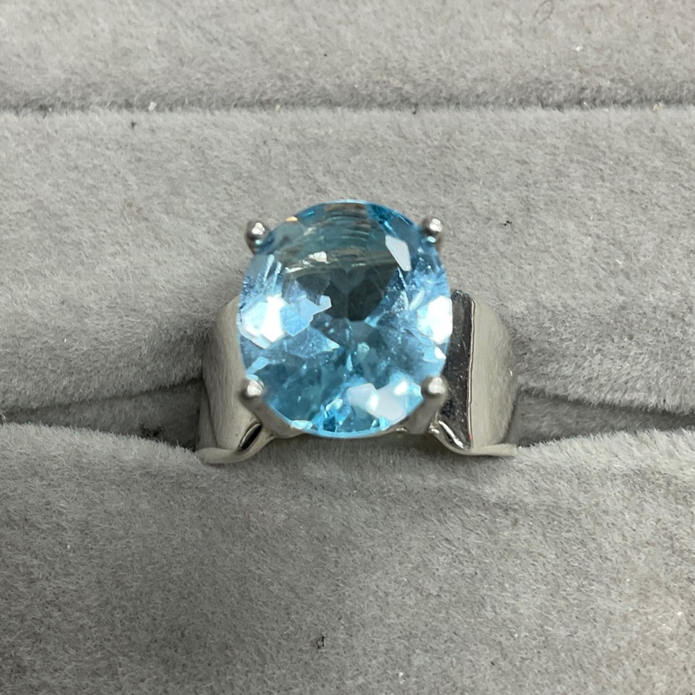 Elegant Sterling Silver and Blue Gemstone Ring